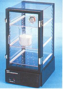 Auto-dessicator cabinet